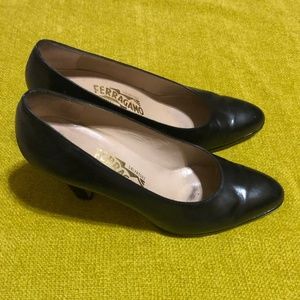 Salvatore Ferragamo Black Pumps size 9B